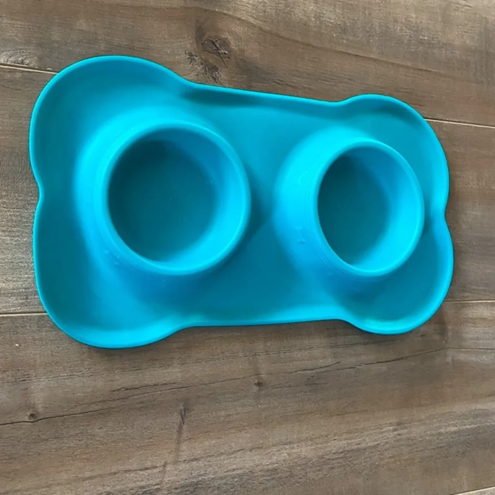 Hubulk Pet No Spill Non-Skid Silicone Mat Food Bowl for Water and Food - Small